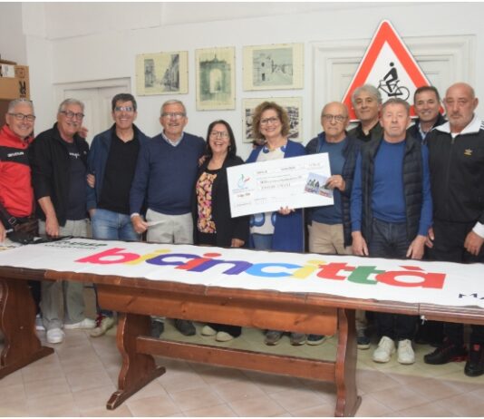 L’ASSOCIAZIONE CICLISTICA DILETTANTISTICA “ LUIGI MURRA” DONA IL RICAVATO DI BICINCITTA 2026 ALL’ASSOCIAZIONE “ESSERE UMANI” DI VEGLIE